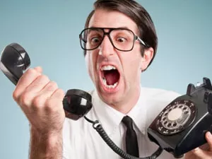 Beperelte a telemarketingeseket, mert lopták az idejét