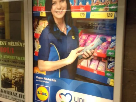 Arcukat is adják a termékekhez a Lidl beszállítói