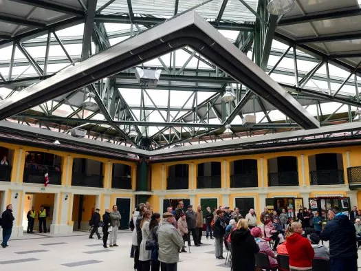 Átadták a felújított Kolosy téri piacot