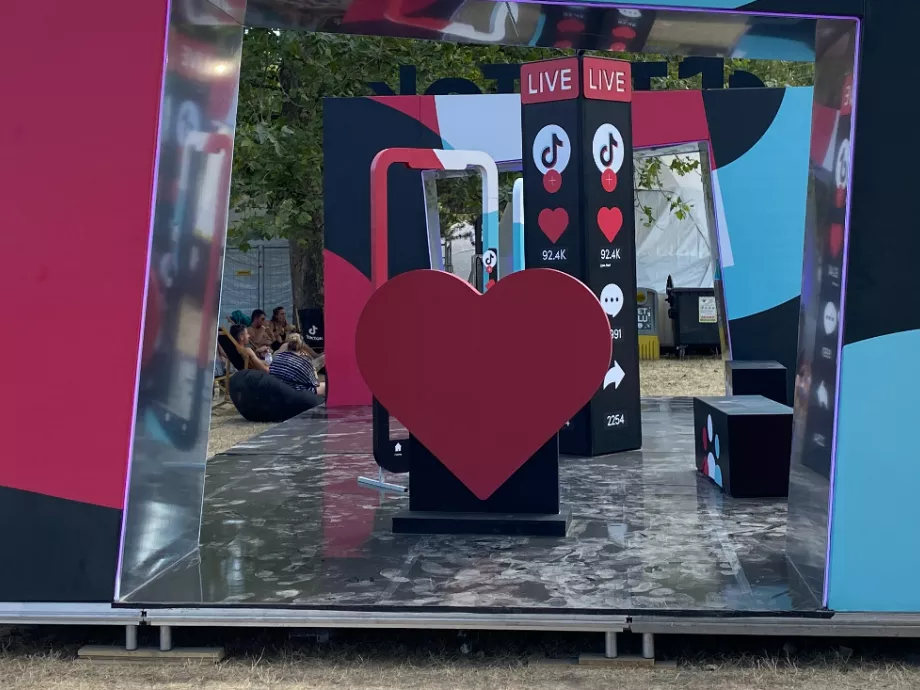 Nem a márkák hiperötletes jelenlétére fogunk emlékezni erről a Szigetről