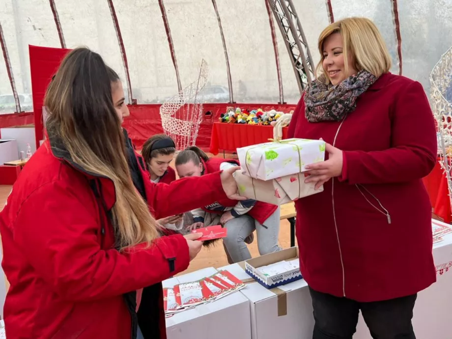 MikulásGyár: pizzaszelettel ajándékoznak meg több ezer adományozót