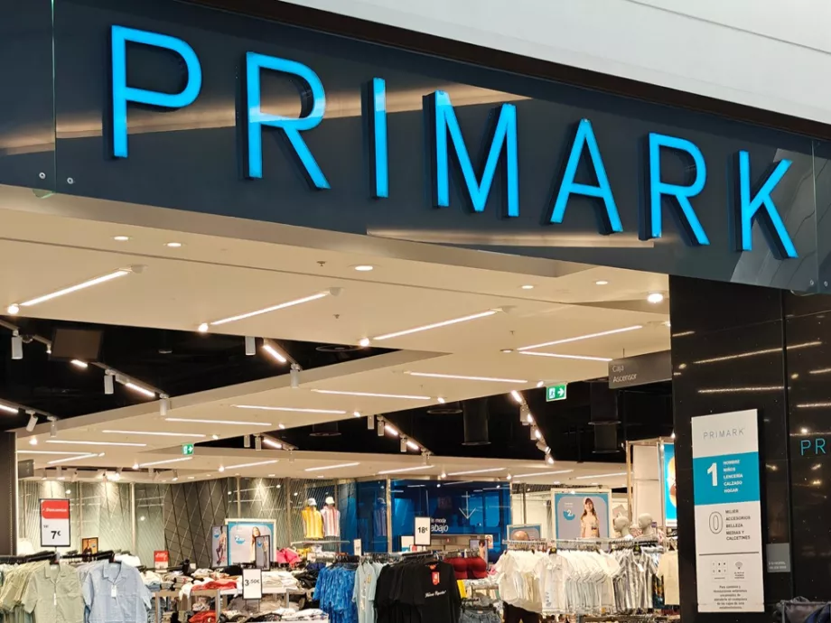 Több száz kedvelt termék árát csökkenti a Primark