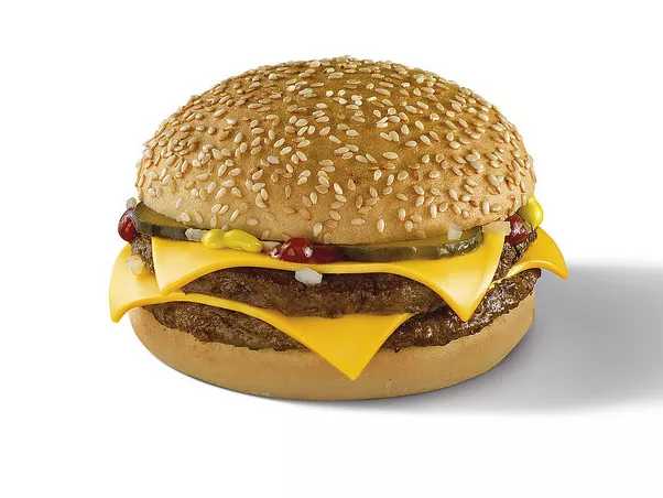 Gluténmentes sajtburger a McDonald’snál