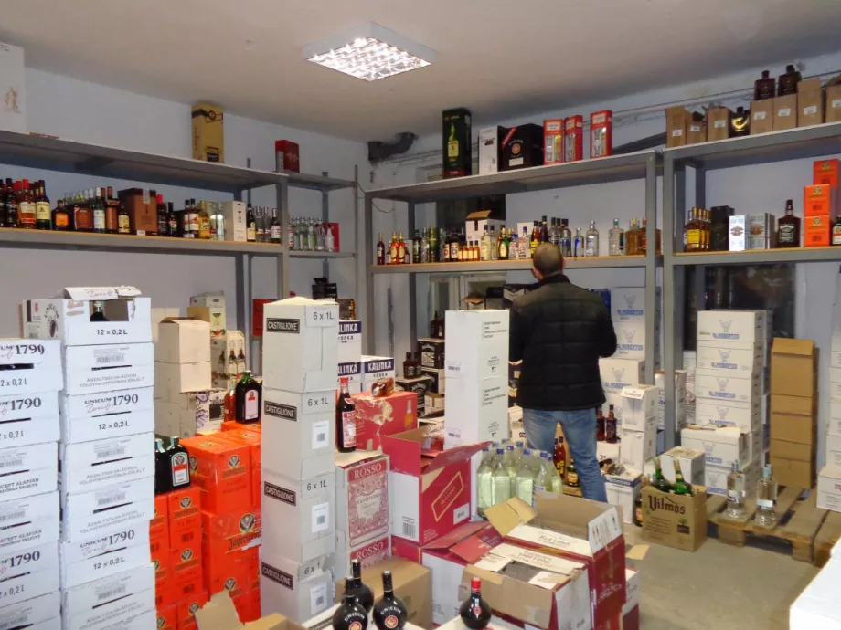 533 ezer üveg alkoholt foglalt le a NAV