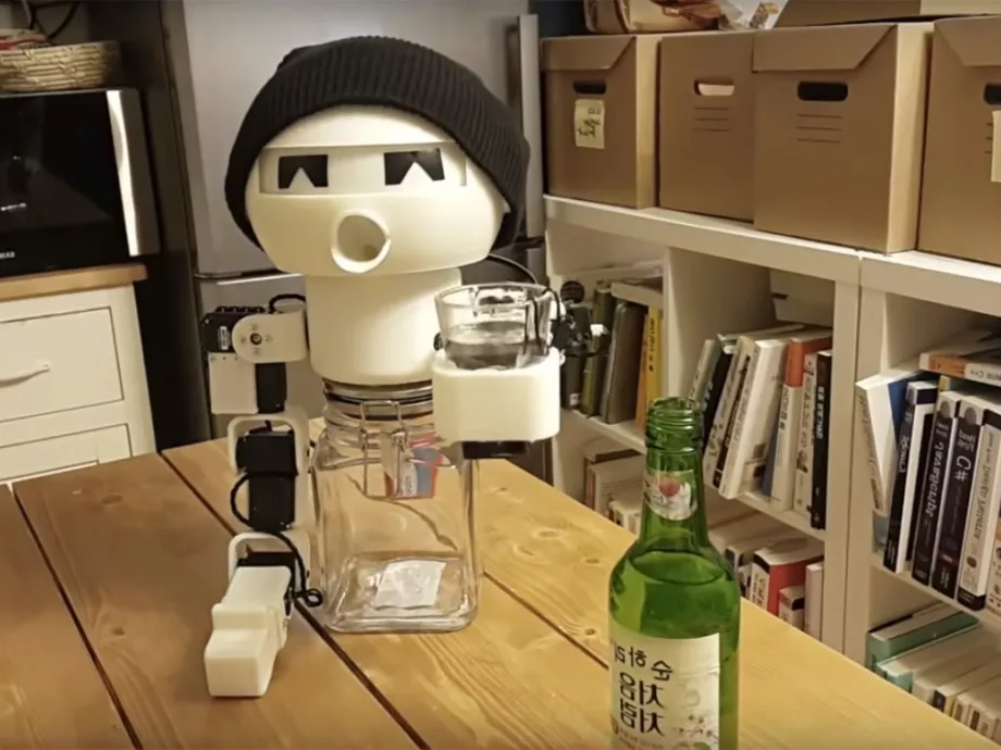 Szerencsére most már akár robot-ivócimboránk is lehet