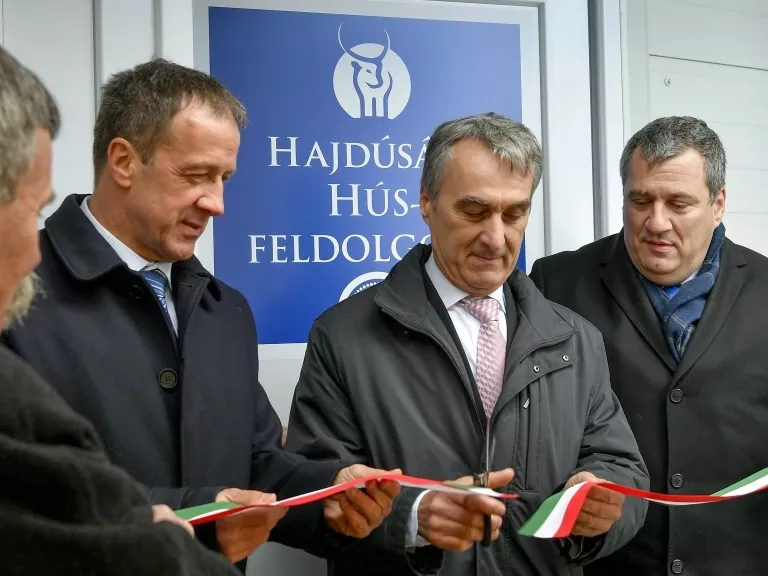 Húsüzemet avattak Hajdúböszörményben