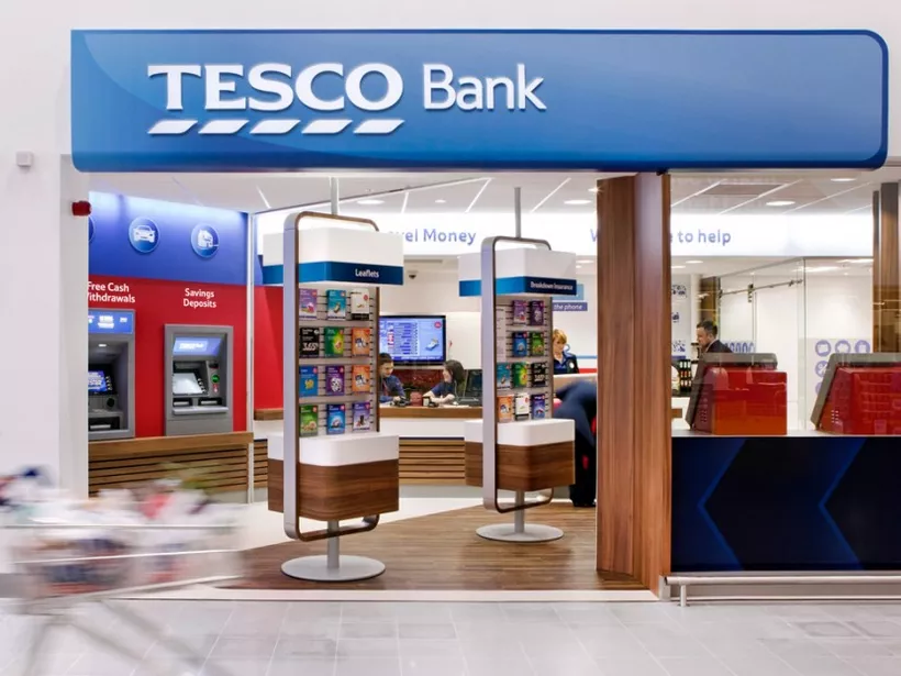 Óriásbüntetést kapott a brit Tesco bank