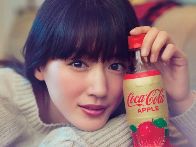 Kapkodnak az alma ízű Coca-Cola után