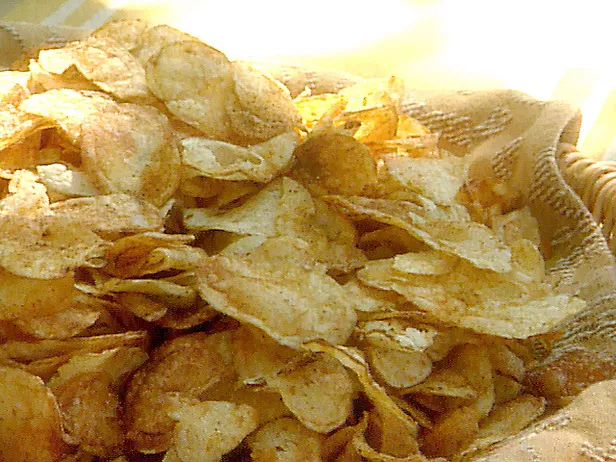 Kiszöknek a chipsért a román diákok