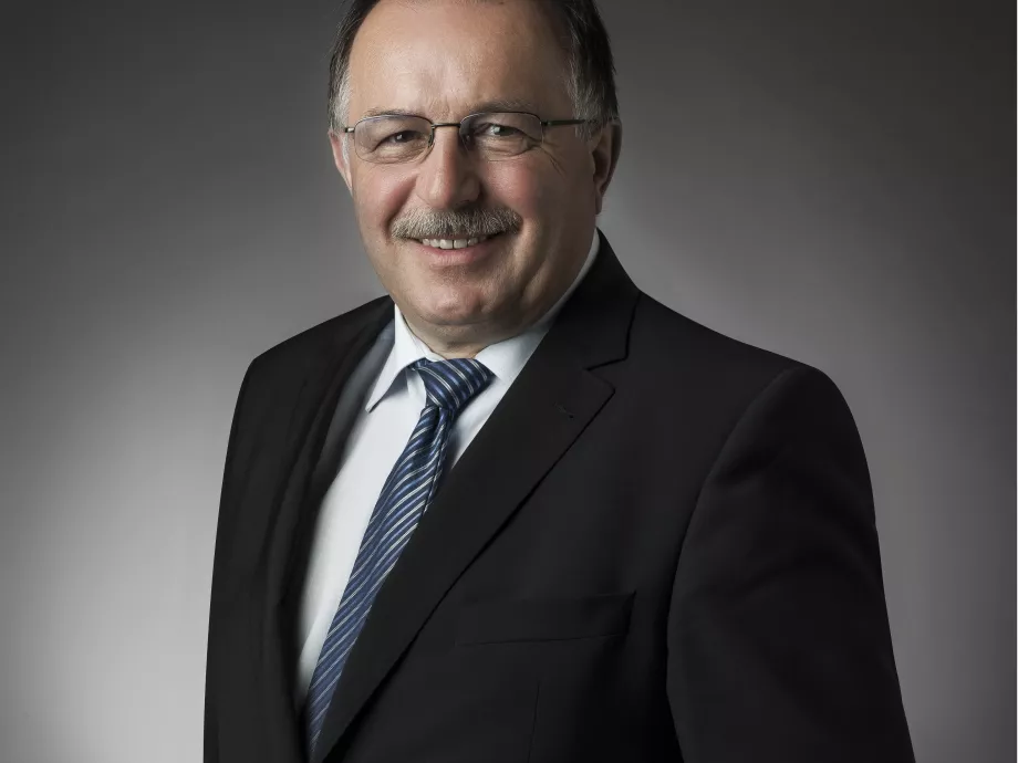 Promóciós Füstlivel támogatja a Master Good a Bátor Tábort