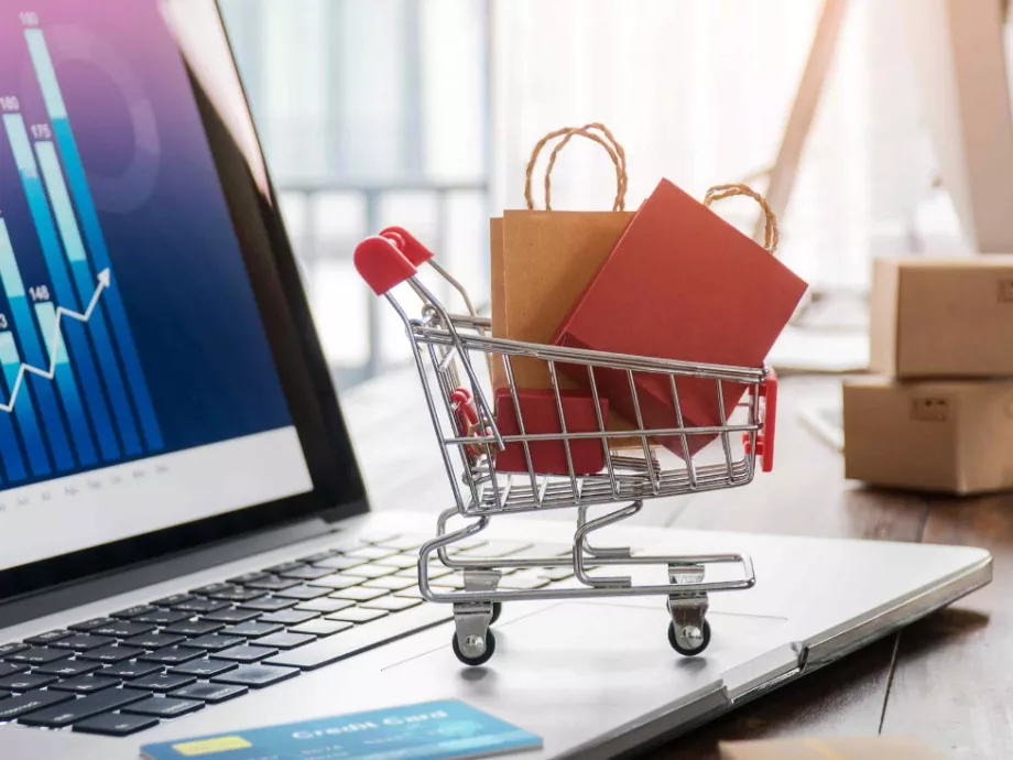 Fél év alatt 9%-kal csökkent az online FMCG vásárlók száma