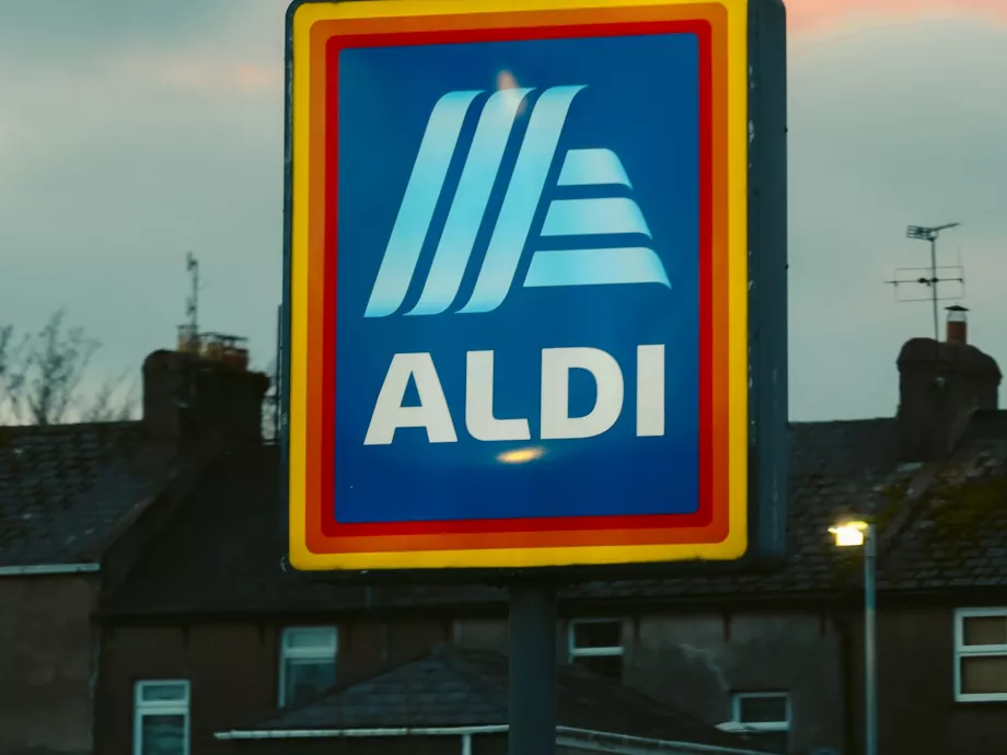 290 000 ruházati termék kelt el egyetlen nap alatt az ALDI-áruházakban