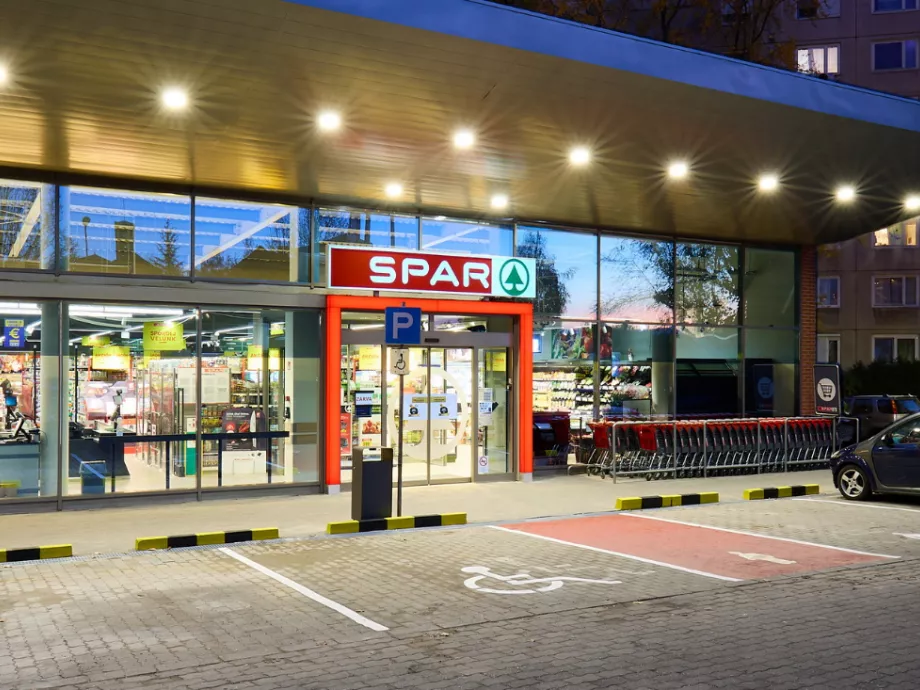 SPAR: megújult áruházak Pápán és Miskolcon